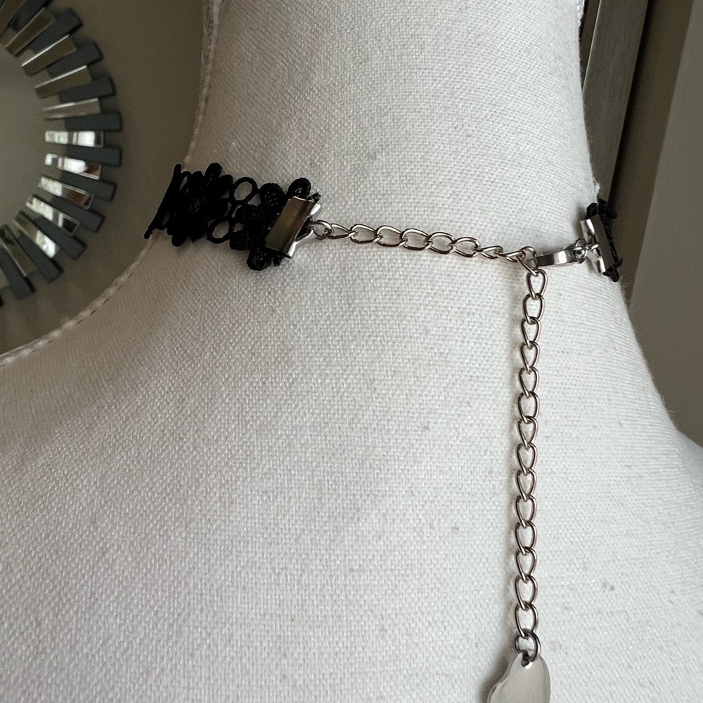 Black Lace Choker – Floral Elegance | Adjustable Fit - Picture 3 of 3